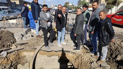 رئيس مياه الغربية يتابع إصلاح خط رئيسي قطر ٨٠٠ ملى بالمحلة