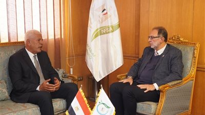 رئيس سلامة الغذاء يناقش تعزيز التعاون المشترك مع نقيب الزراعيين