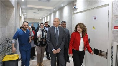 استعدادا للتأمين الصحي الشامل.. محافظ المنيا يتابع الجاهزية الطبية
