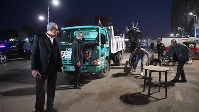 بالصور .. محافظ الغربية يقود حملة نظافة ورفع إشغالات ويحذر أصحاب الكافيهات