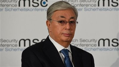 رئيس كازاخستان يبدي استعداده لتوفير منصة تفاوضية للمحادثات بشأن أوكرانيا