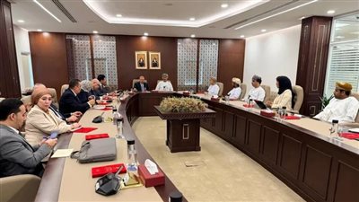 وزير الصناعة يبحث التعاون فى إنشاء المناطق الصناعية مع جهاز الاستثمار العماني