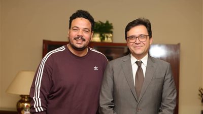 وزير الثقافة يبحث التعاون الفني مع الفنان “مصطفى غريب” لدعم الإبداع الشبابي