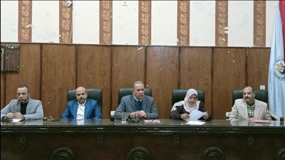 مدير تعليم أسيوط يناقش استعدادات امتحانات الفصل الدراسي الأول 