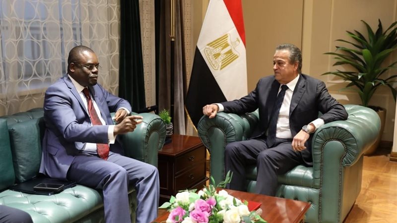 وزير الصحة ومدير