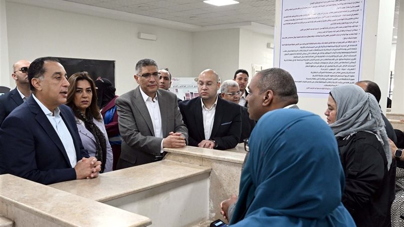 رئيس الوزراء يتفقد