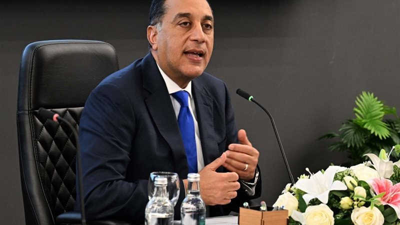 رئيس الوزراء في اجتماعه