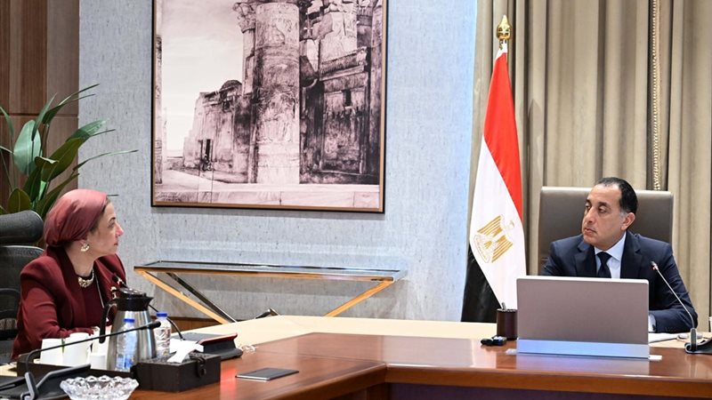 رئيس الوزراء خلال