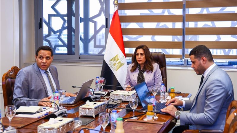 منال عوض تناقش مستجدات