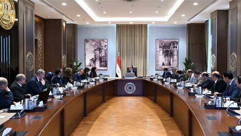 رئيس الوزراء خلال