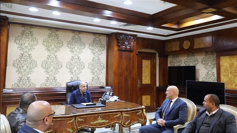 محافظ المنيا ووفد