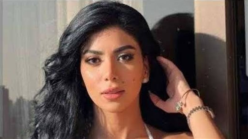  الفنانة كرولين عزمي