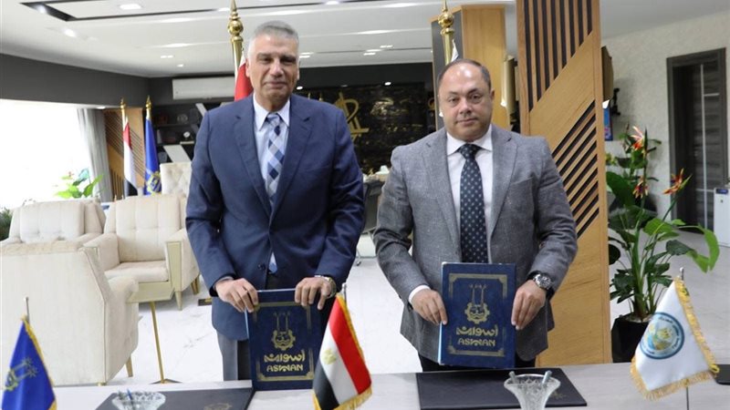 محافظ أسوان واجتماع