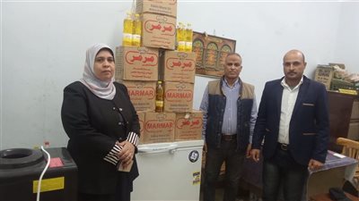 ضبط بائع وبحوزته 102 زجاجة زيت طعام مجهولة المصدر في الوادي الجديد