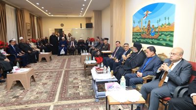 محافظ الجيزة يزور الكنيسة الكاثوليكية للتهنئة بعيد الميلاد المجيد