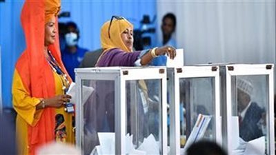 الصوماليون يدلون بأصواتهم في أول انتخابات محلية منذ 57 عاما