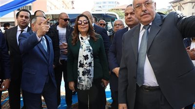وزيرة التنمية المحلية ومحافظ بورسعيد يتفقدان نموذج تطوير أسواق الحميدي والتجار