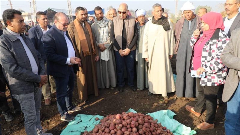 محافظ المنيا خلال