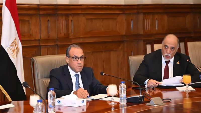 وزير الخارجية خلال