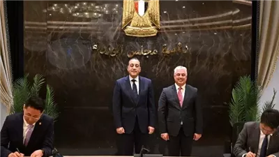 مدبولي يتابع الصناعة والطيران والصحة ويشهد توقيع اتفاقيات استثمارية