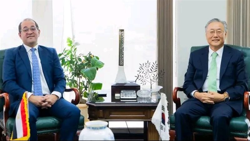 وزير المالية خلال