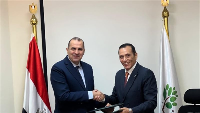 لحظة توقيع العقد