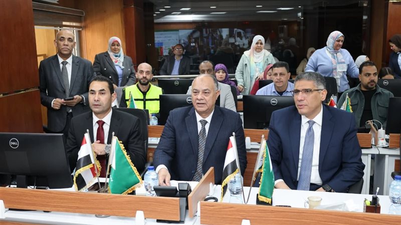 محافظ الجيزة في مركز