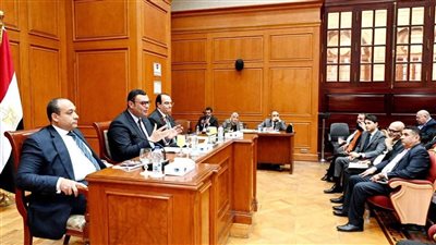 وزير الإسكان يناقش خطة الوزارة في لجنة الإسكان والإدارة المحلية بمجلس الشيوخ