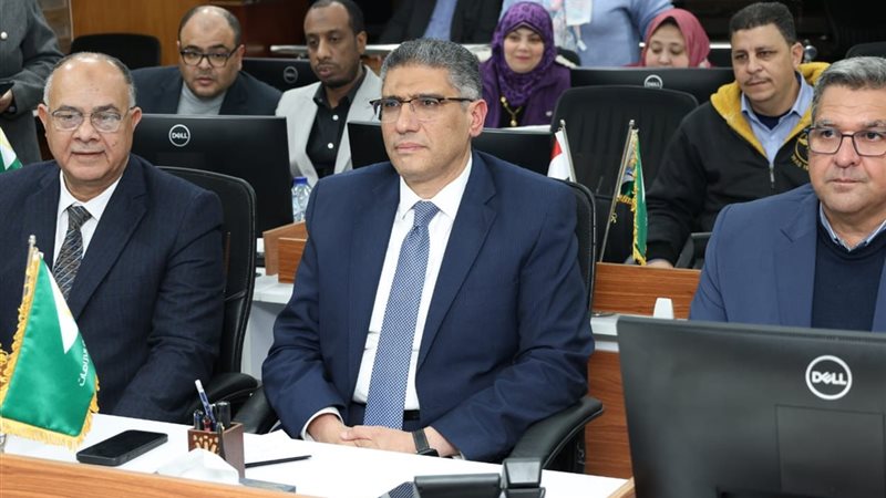 محافظ الجيزة في مركز