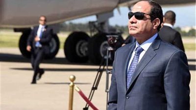 السيسى يستقبل بعثة منتخب مصر العائدة من الجابون بمطار القاهرة