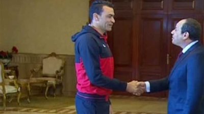 تفاصيل الحوار الخاص بين السيسي والحضري فى استقبال الفراعنة