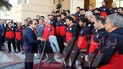 ماذا قال السيسي لبعثة المنتخب الوطني لكرة القدم عقب استقبالها بمطار القاهرة ؟‎