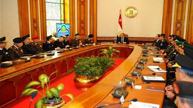 الرئيس يعقد اجتماعاً