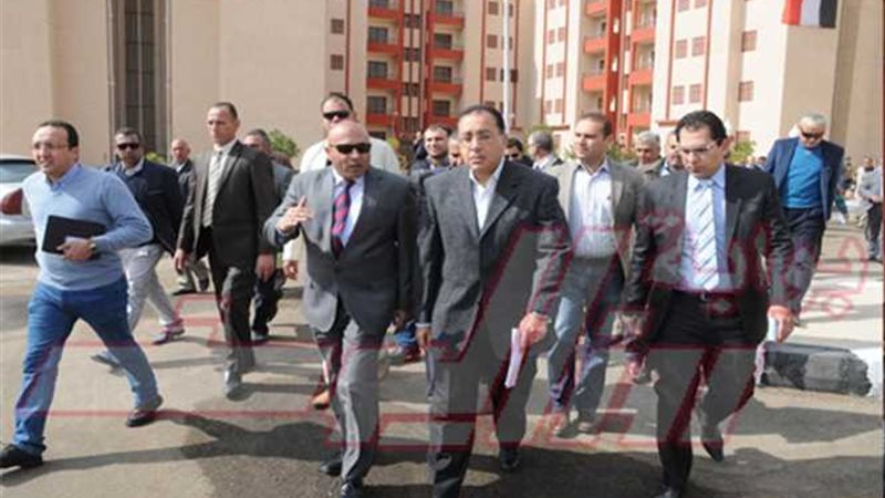 وزير الإسكان ومحافظ