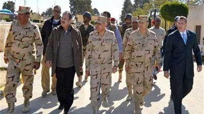 وزيرا الدفاع والداخلية يتفقدان قوات انفاذ القانون بسيناء