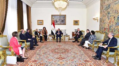 الرئيس يستقبل وفداً من مجموعة الصداقة الفرنسية المصرية بمجلس الشيوخ الفرنسي‎