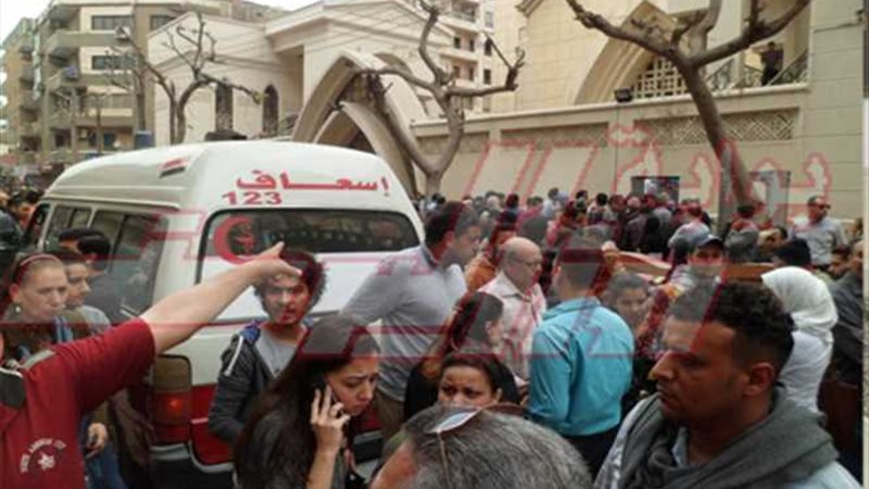 توافد المئات من المواطنين