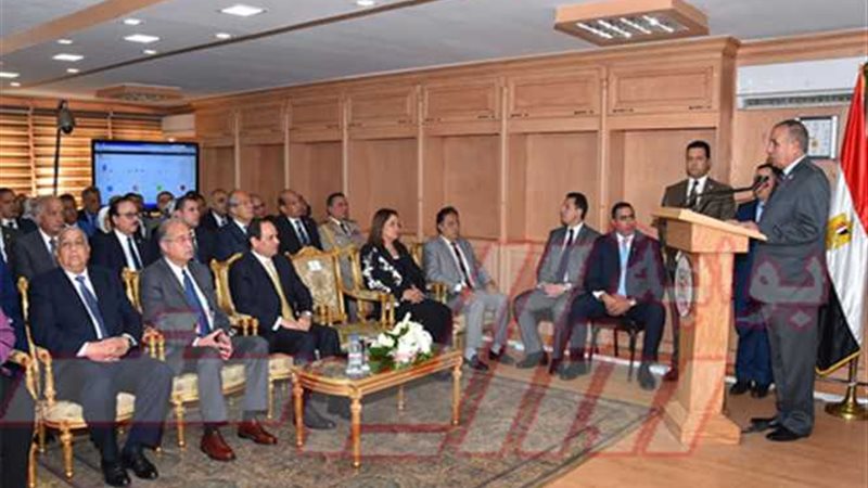 الرئيس السيسي يقوم