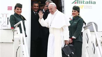 البابا فرنسيس يغادر إيطاليا فى طريقة إلى القاهرة