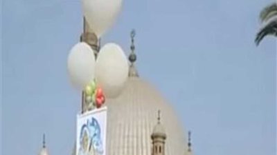 إطلاق بالونات تحمل صور بابا الفاتيكان بمناطق أثرية