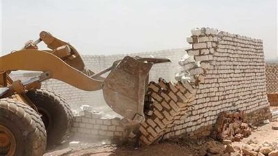 إزالة 51 حالة تعد علي 