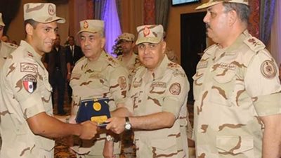 وزير الدفاع: نحرص على امتلاك منظومة من الأسلحة ونظم الاستطلاع والإنذار لتواكب أحدث النظم العالمية