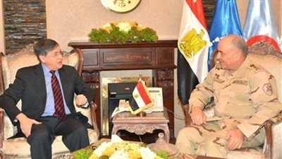 رئيس الأركان يناقش مع مدير عام القوة متعددة الجنسيات مجالات التعاون ومهام القوات