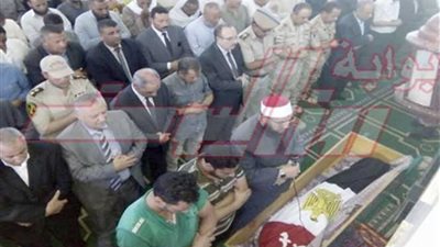 أهالى دموشيا ببنى سويف يشيعون جنازة الشهيد مجند 