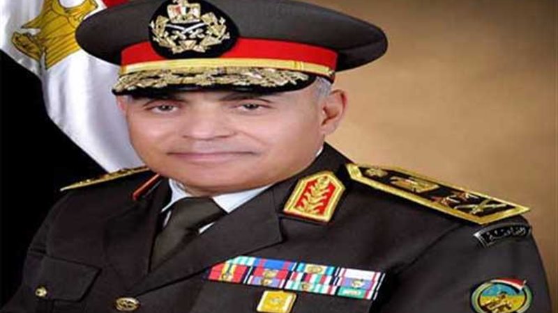 وزير الدفاع يناقش