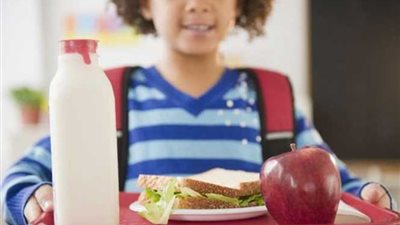 عزيزتي الأم.. هذه أطعمة ممنوعة بوجبات المدرسة