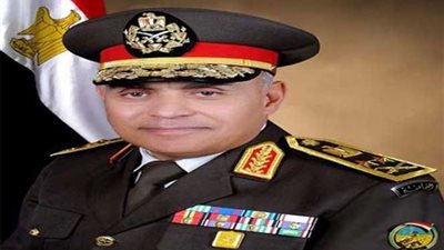 وزير الدفاع يُنيب قادة الجيوش والمناطق لوضع إكليل الزهور على النصب التذكاري للجندي المجهول