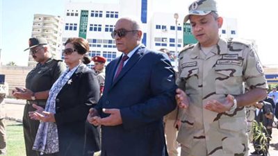 عبدالفتاح وصالح يشاركان فى وضع إكليل الزهور على نصب الجندى المجهول بالبحيرة‎