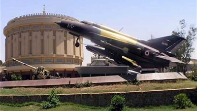 القوات المسلحة تنظم معرض 