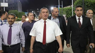 محافظ كفرالشيخ يشارك المواطنين إحتفالاتهم بتأهل المنتخب لكأس العالم